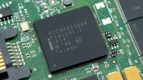 Intel SSD 320 controller