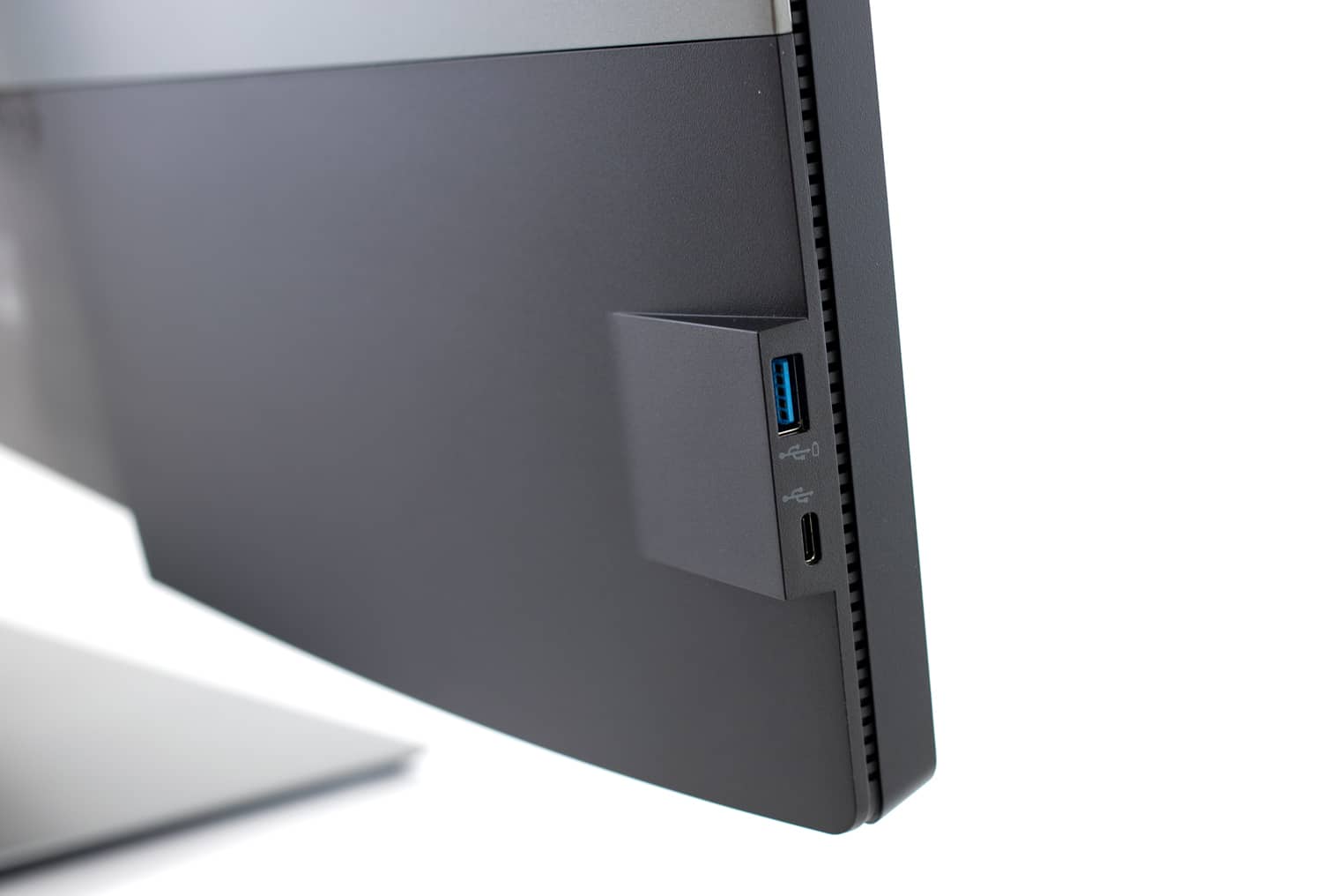 Dell UltraSharp U4320Q ports