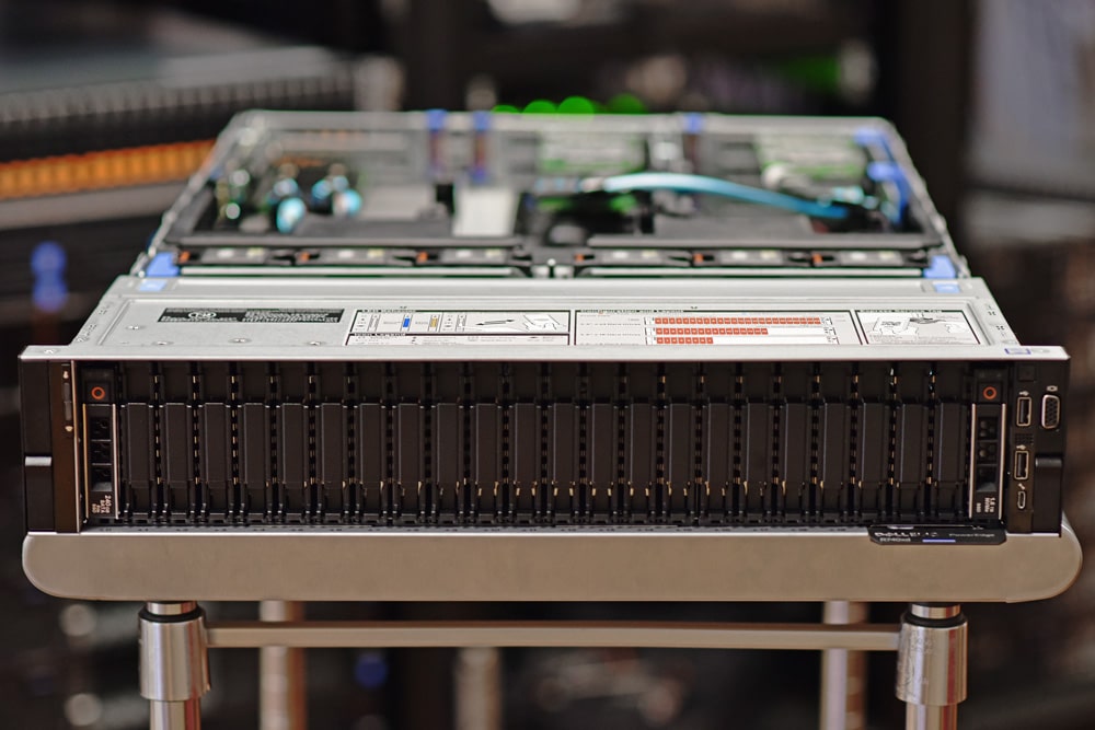 بررسی سرور Dell EMC PowerEdge R740xd NVMe