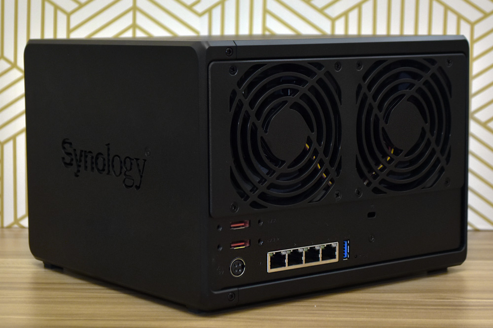 Synology DS1520 Plus back