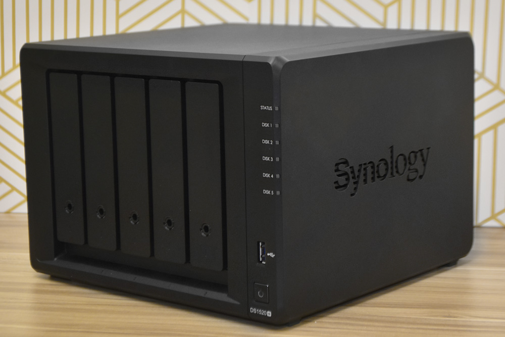 Synology DS1520 Plus front