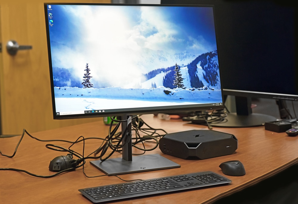 hp z2 mini g4 monitor lifestyle