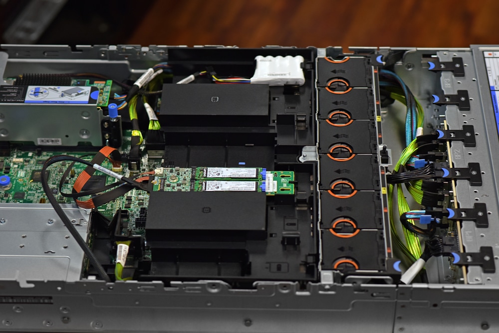 Lenovo sr665 inside