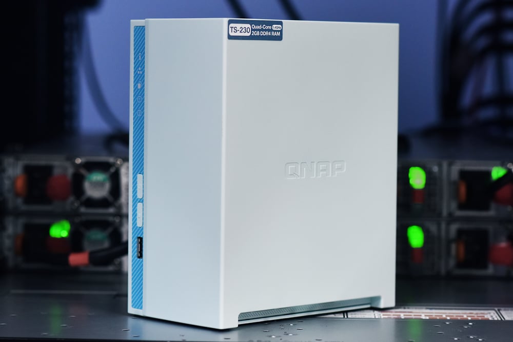 QNAP ts-230 side