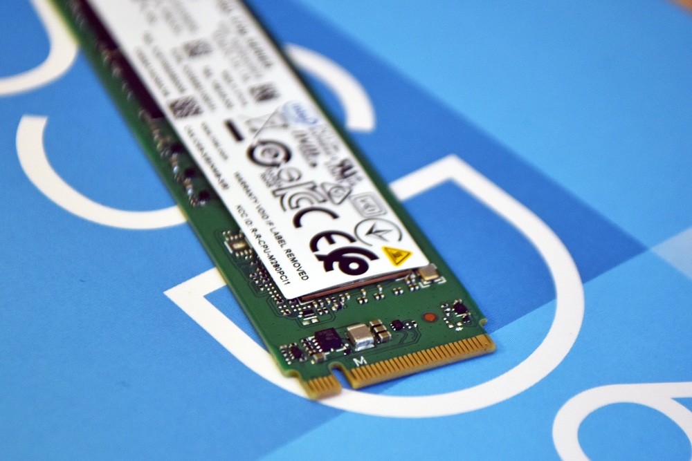 intel ssd 670p primer plano