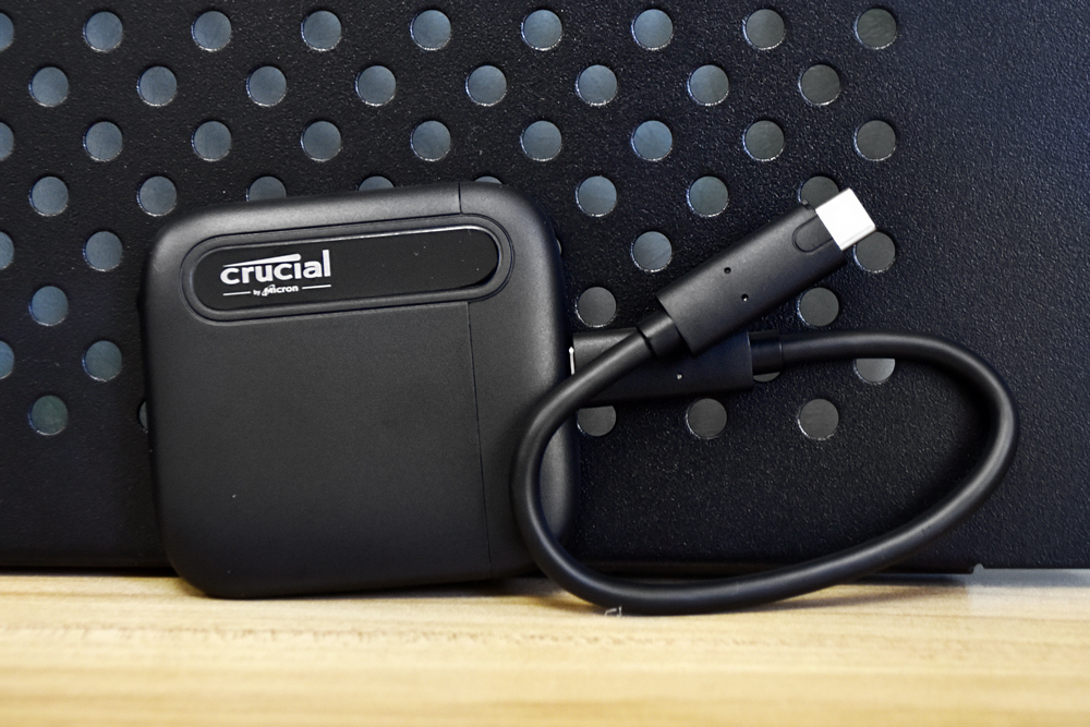 Crucial X6 4TB Portable SSD USB-C CT4000X6SSD9 CTUSBCFUSBAMAD USB-C to USB-A Adapter USB 3.2 Up to 800MB/s 