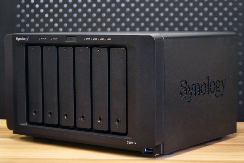 Synology DiskStation DS1621+ side