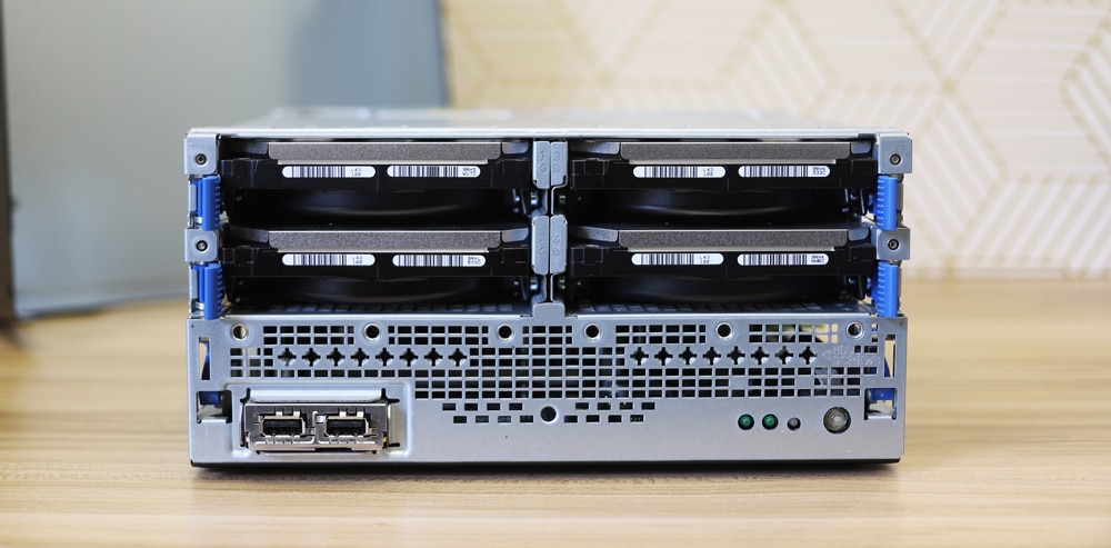 HPE ProLiant Gen10 MicroServer ベイ