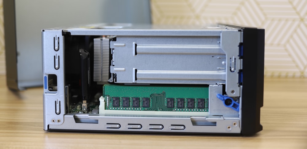 HPE ProLiant Gen10 MicroServer other side