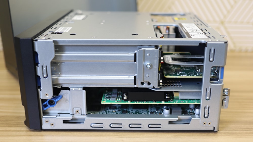 HPE ProLiant Gen10 MicroServer side