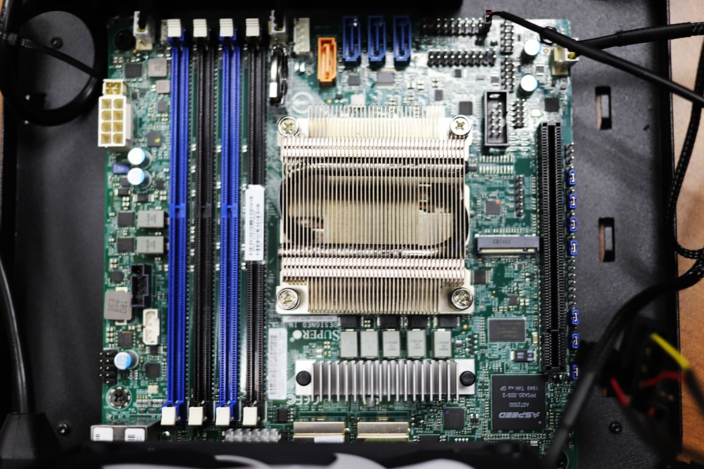 SUPERMICRO MBD-M11SDV-8CT-LN4F-O Mini ITX Server Motherboard