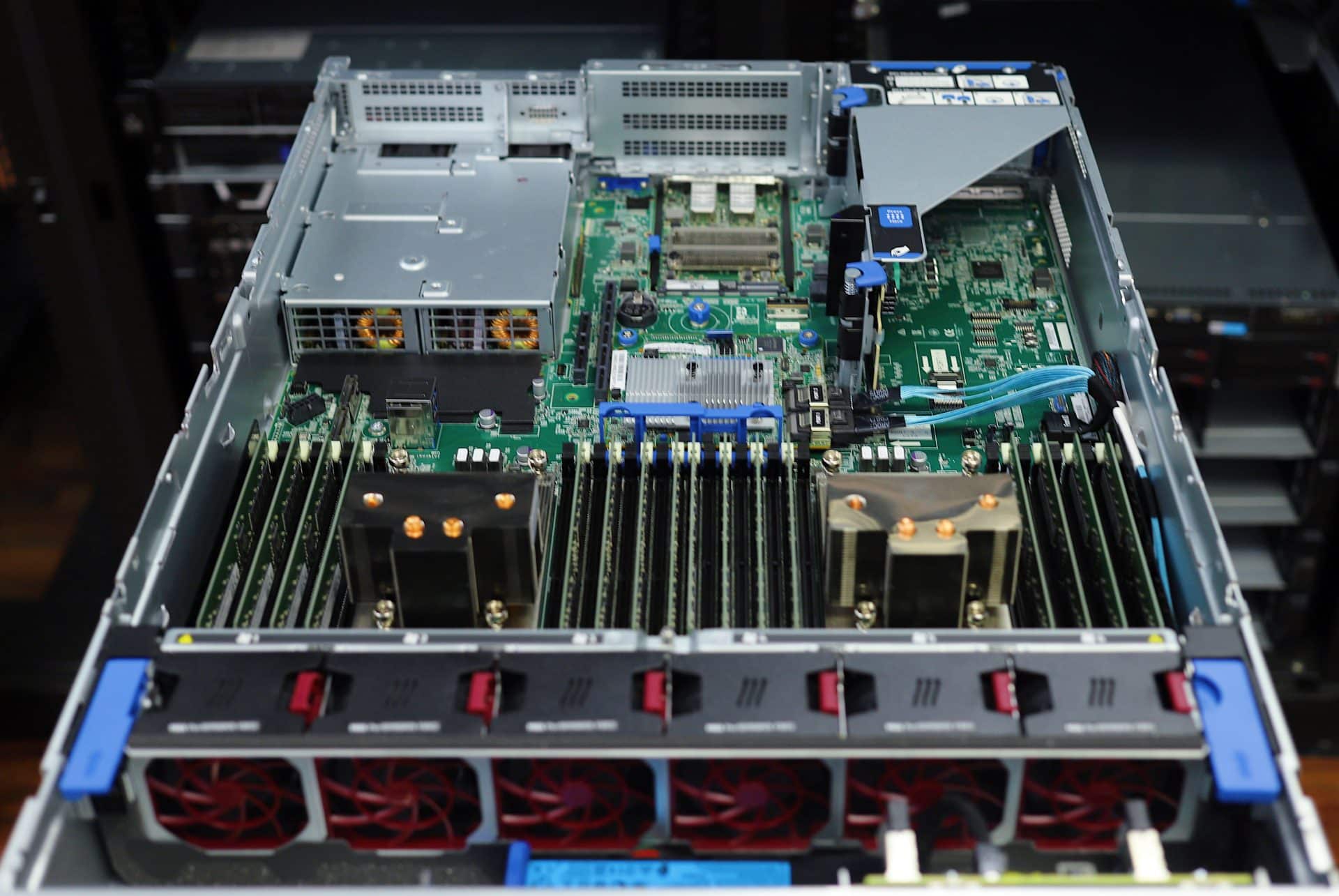 HPE ProLiant DL385 Gen10 Plus V2 open 2