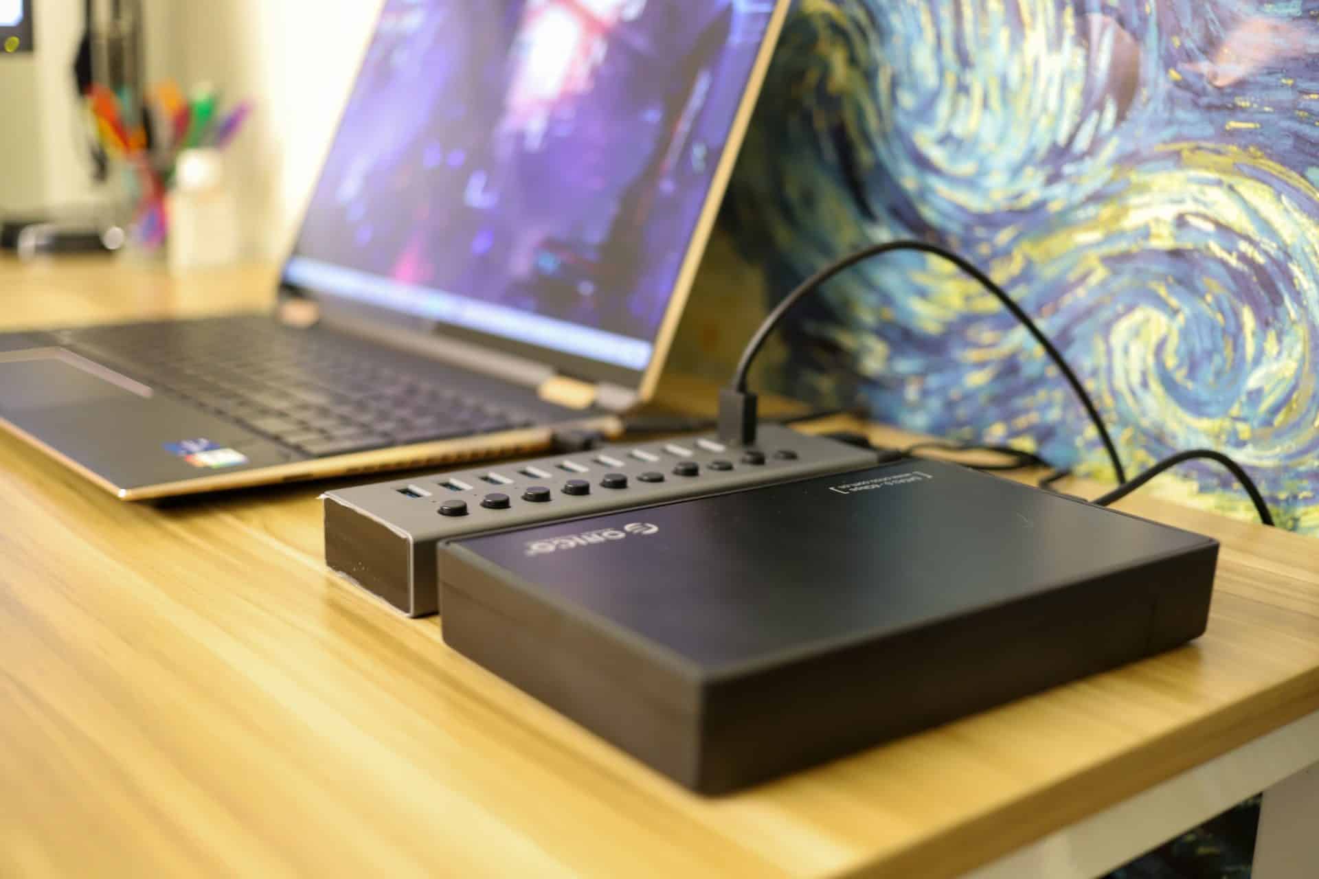 Orico Multi-Port Hub & HDD Enclosure Étendre le stockage de bureau