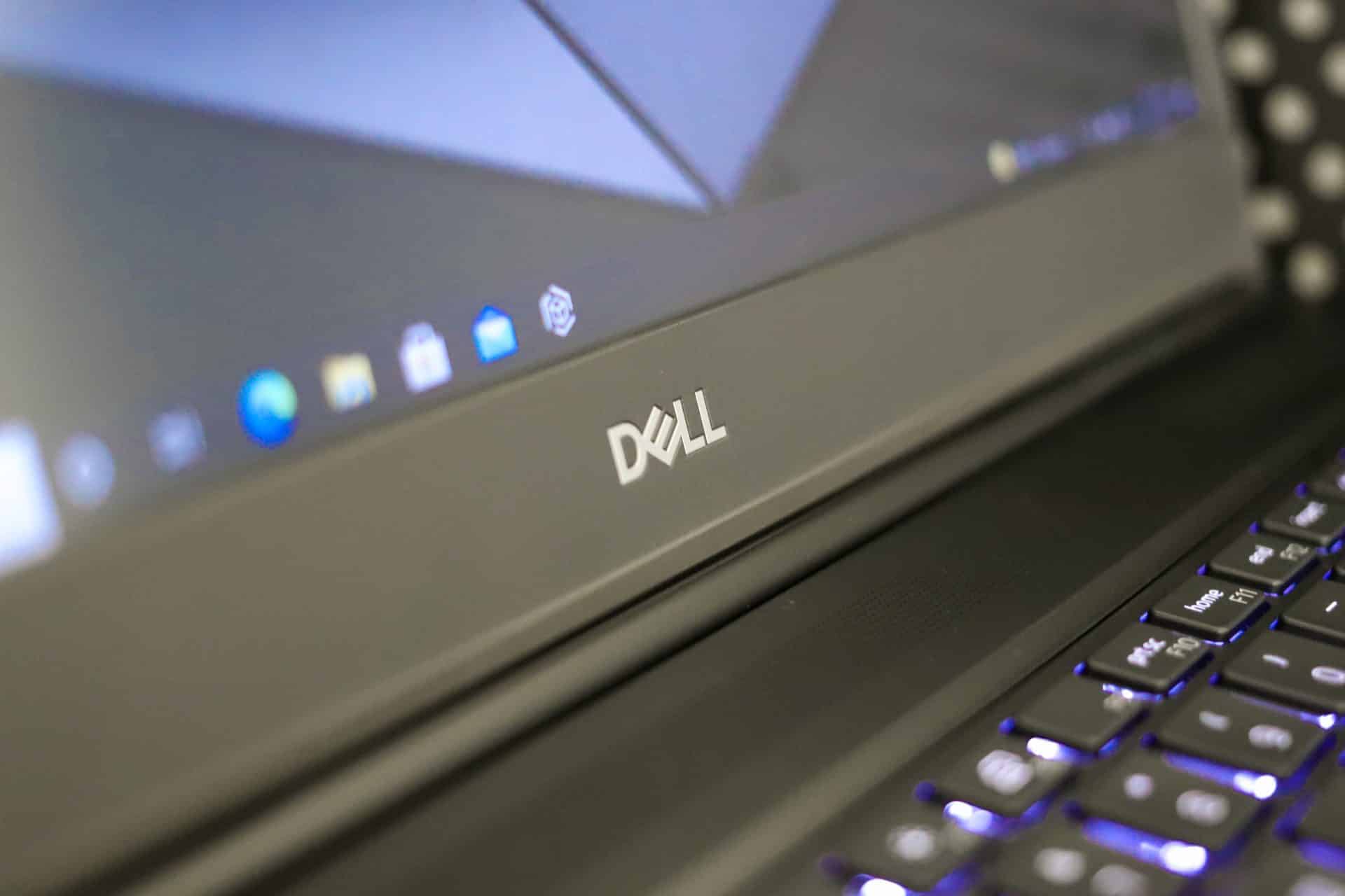 Dell Precision 7560 Lid Detail