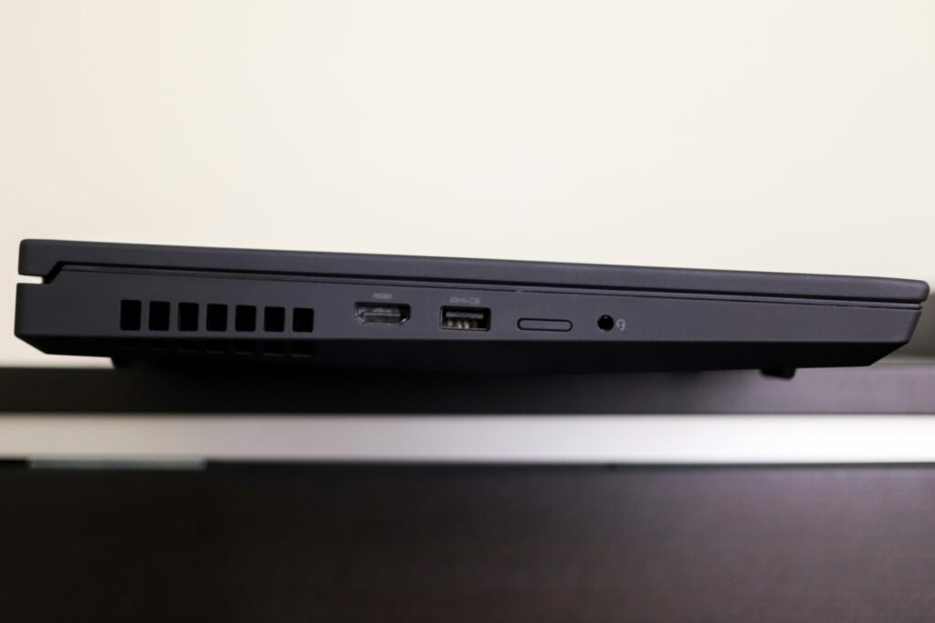 Lenovo ThinkPad P15 Gen 2 left side