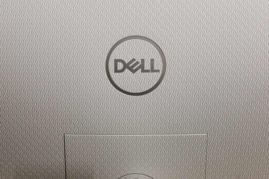 dell S2722QC back logo