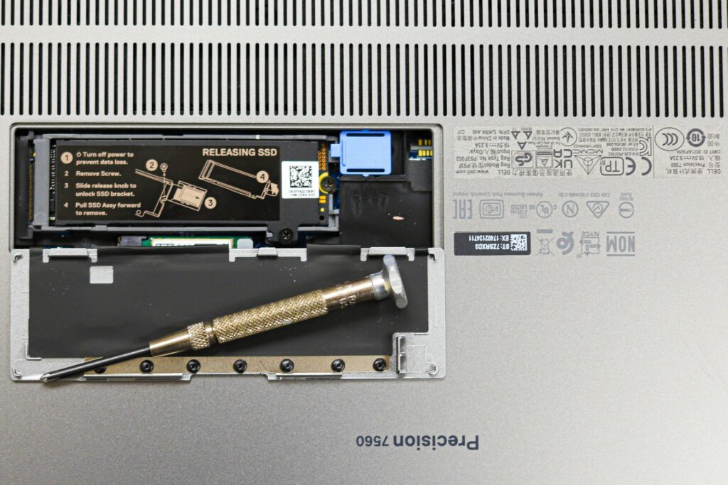 dell precision 7560 ssd bay