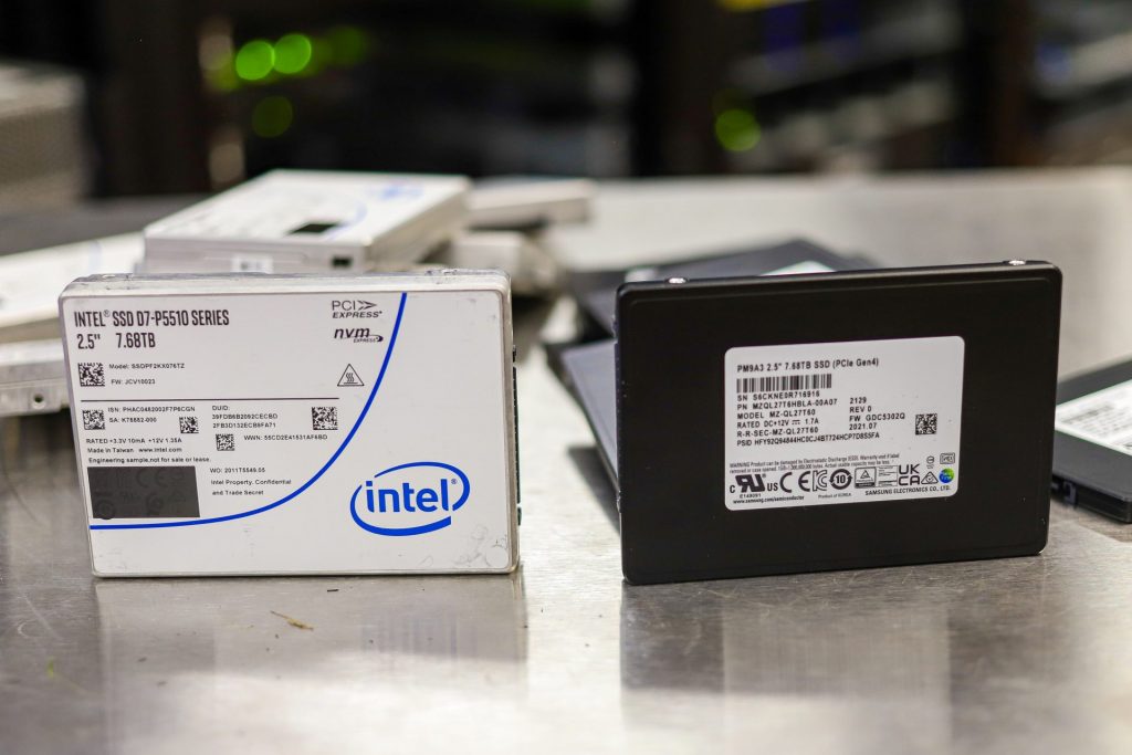 Intel P55120 vs Samsung PM9A3