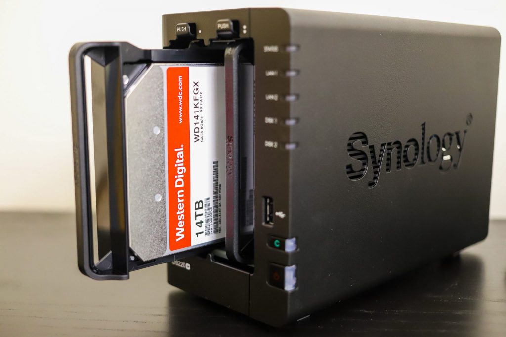 Synology DiskStation DS220+ front