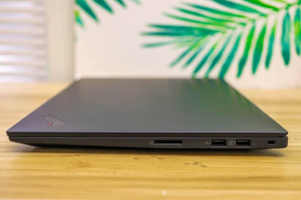 Lenovo ThinkPad P1 G4 Right Edge