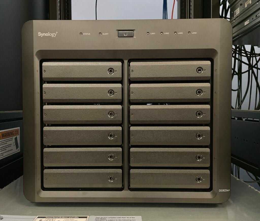 Synology DiskStation DS3622xs+ 前托架