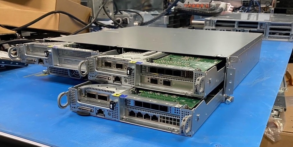 Supermicro SuperEdge nodes pulled out side view