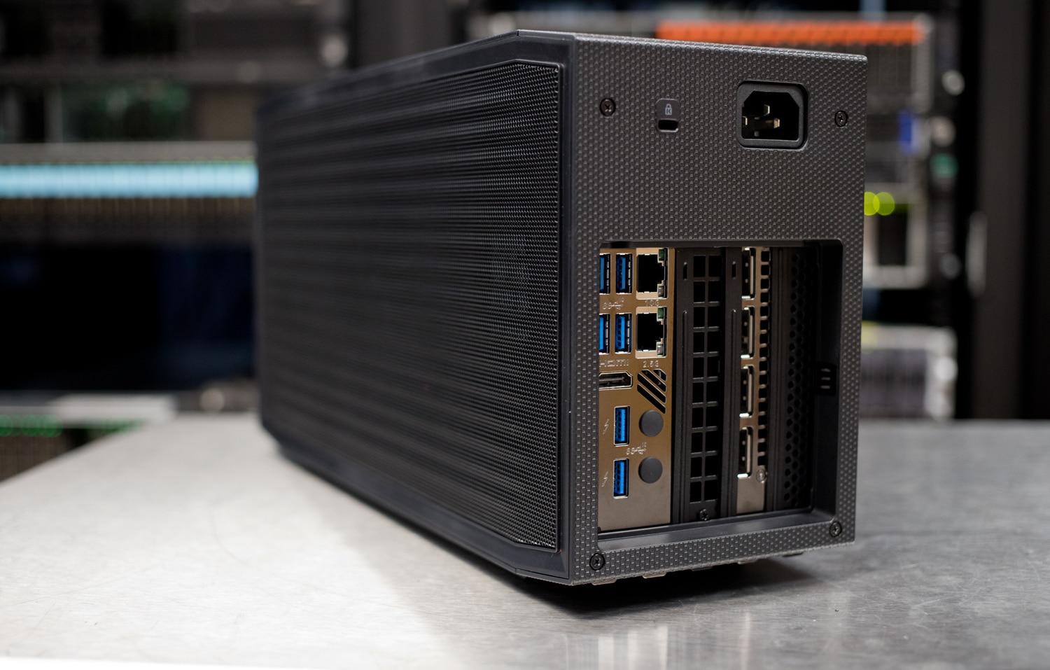 Intel NUC 12 Extreme face arrière