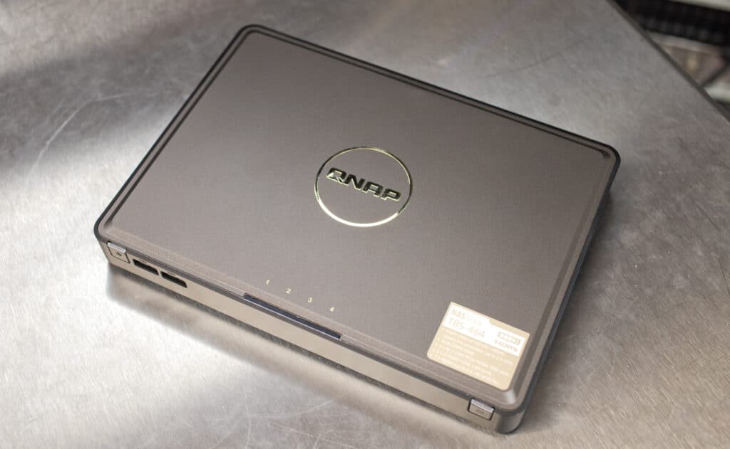 QNAP annonce son NASbook : un NAS compact embarquant jusqu'à 4 SSD M.2 NVMe