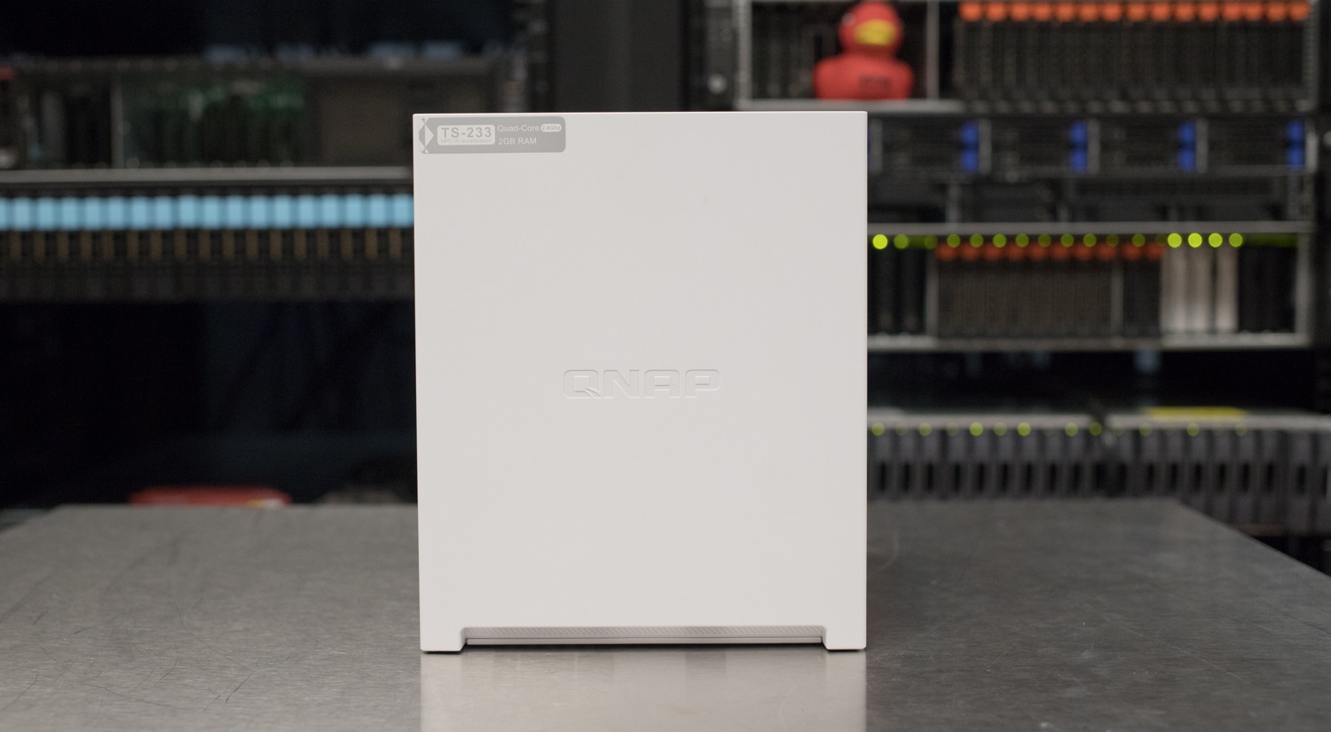 QNAP TS-233 side