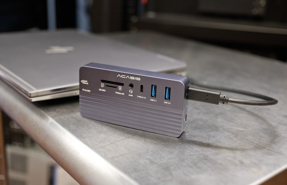 Acasis USB-C-Hub mit SSD-Gehäuse-Anschlüssen an der Oberseite