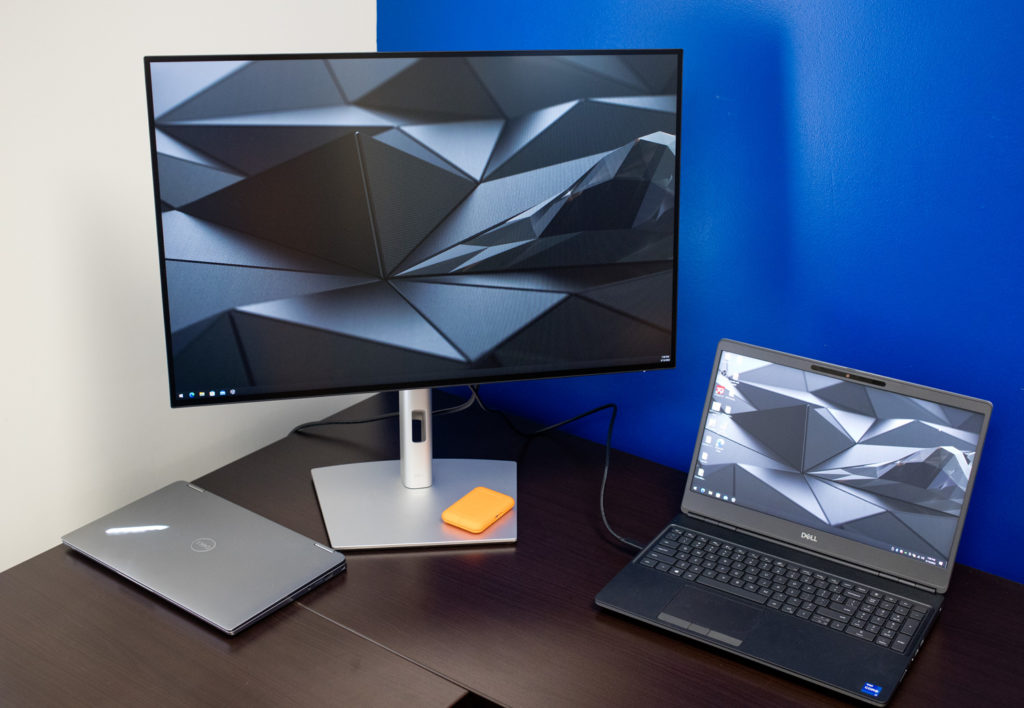 Dell UltraSharp U3023E desk