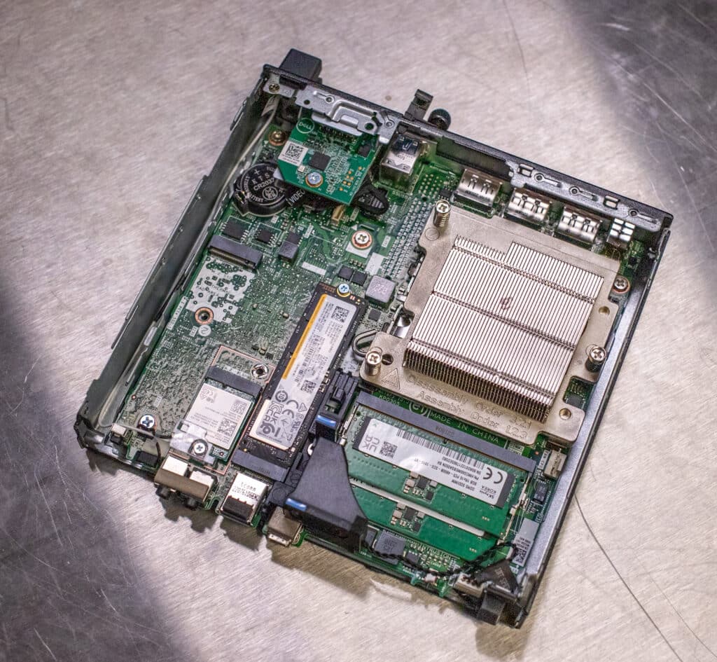 Interior Dell OptiPlex 7000 Micro