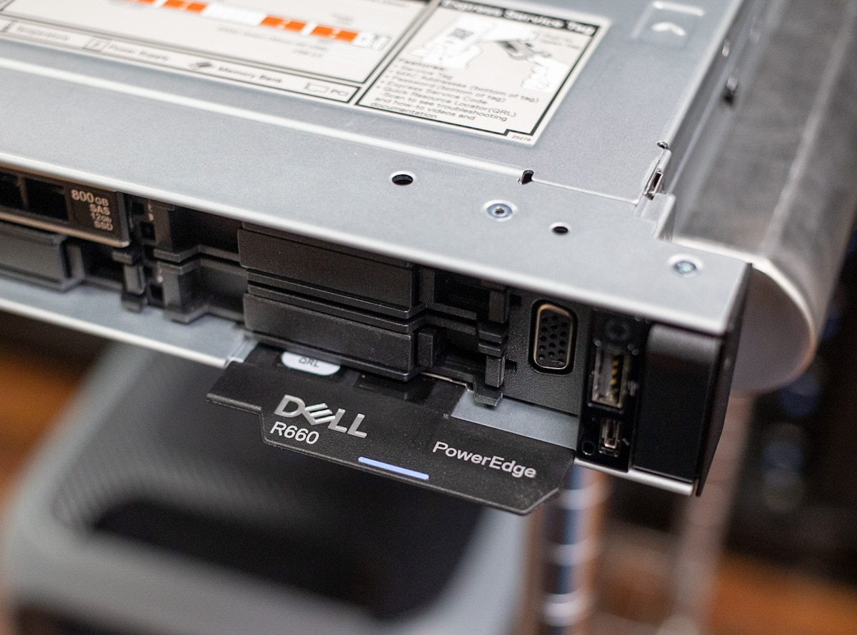 Dell PowerEdge R660 Front Ports