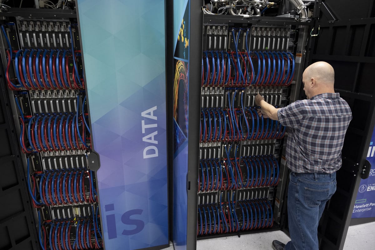 Water cooling system: Lab manager at Jones Farm HPC Lab – Borealis showcases the red and blue tubes that are part of the water cooling system to keep the racks cool.