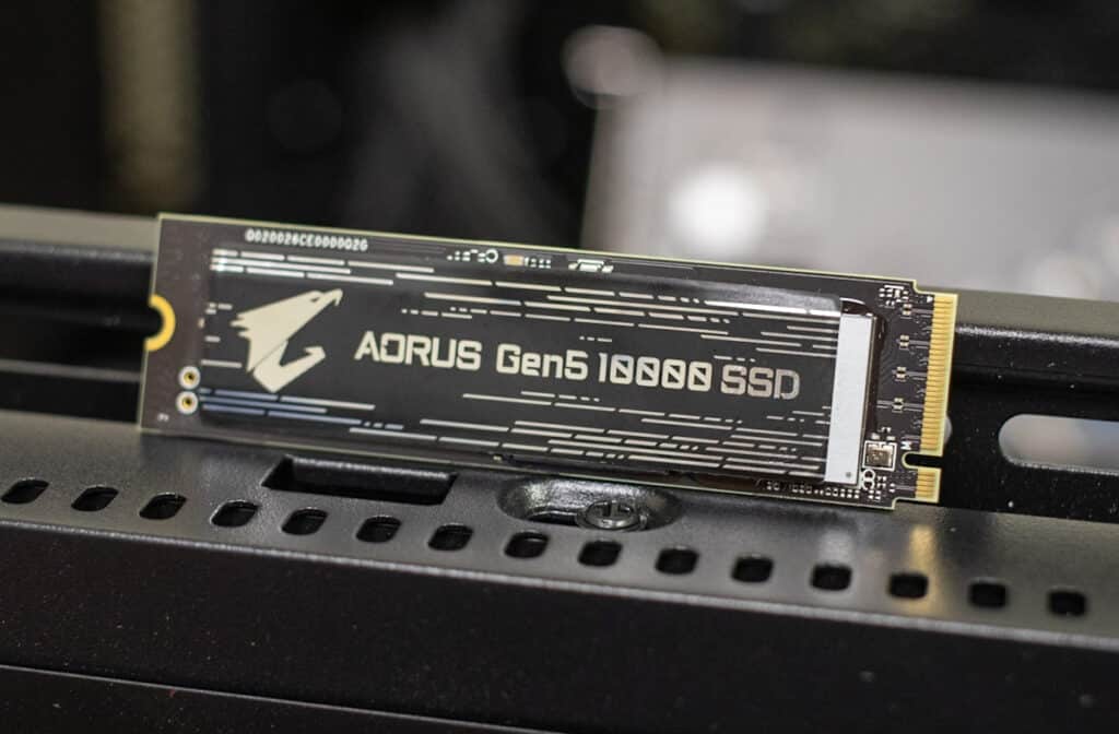 GIGABYTE Aorus 10000 Gen5 SSD Review 