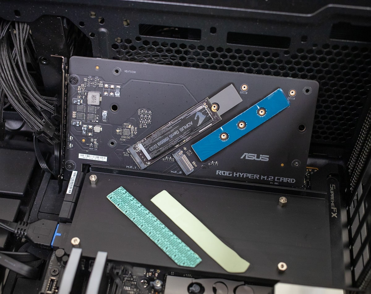 技嘉 Aorus 10000 Gen5 SSD 评测