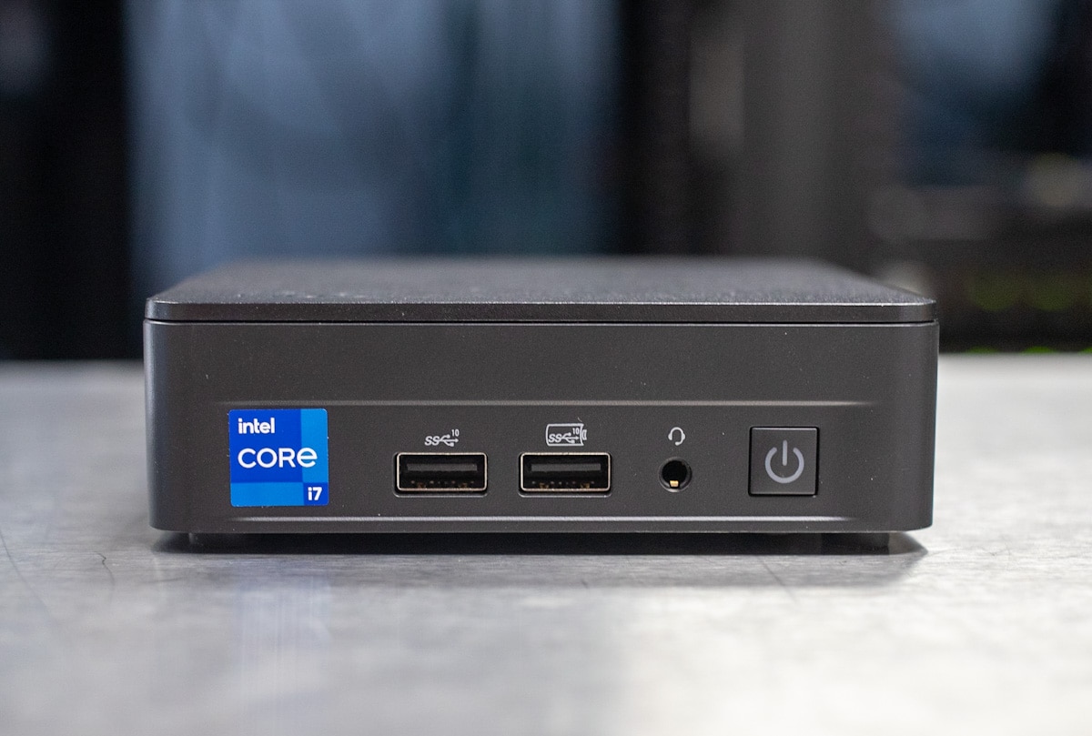 英特尔 NUC 13 Pro 正面