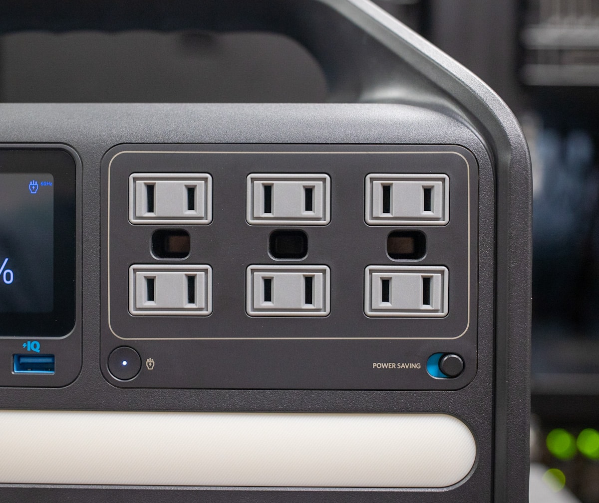 Anker PowerHouse 555 Outlets