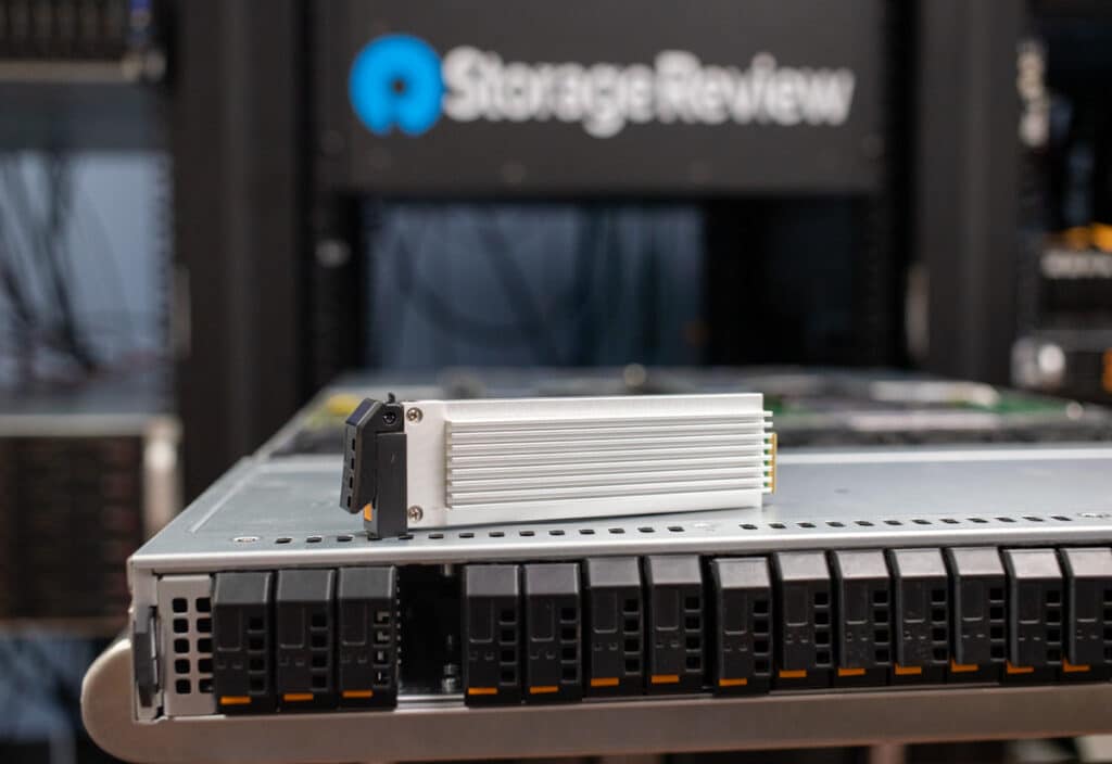 Supermicro Storage SuperServer SSG-121E-NES24R 드라이브 아웃