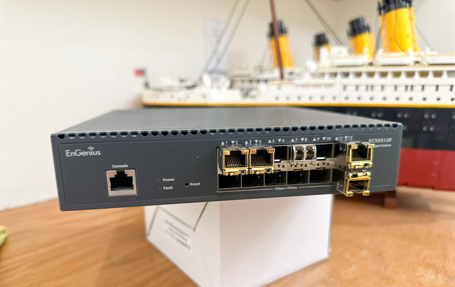 EnGenius ECS5512F Ports