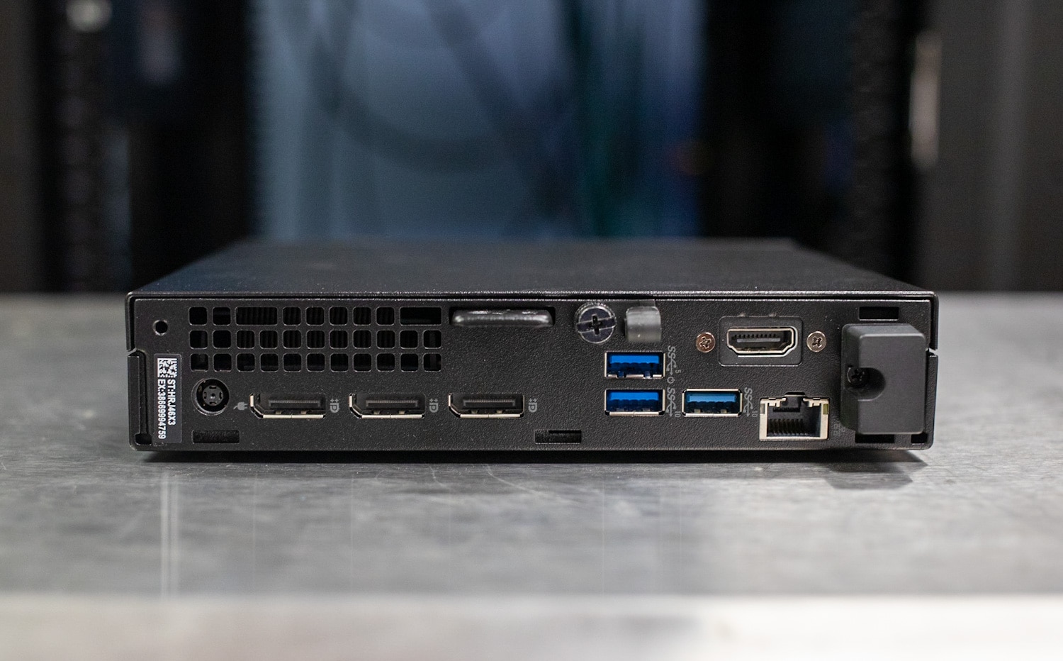 Dell OptiPlex Micro Plus 7010 portar på baksidan