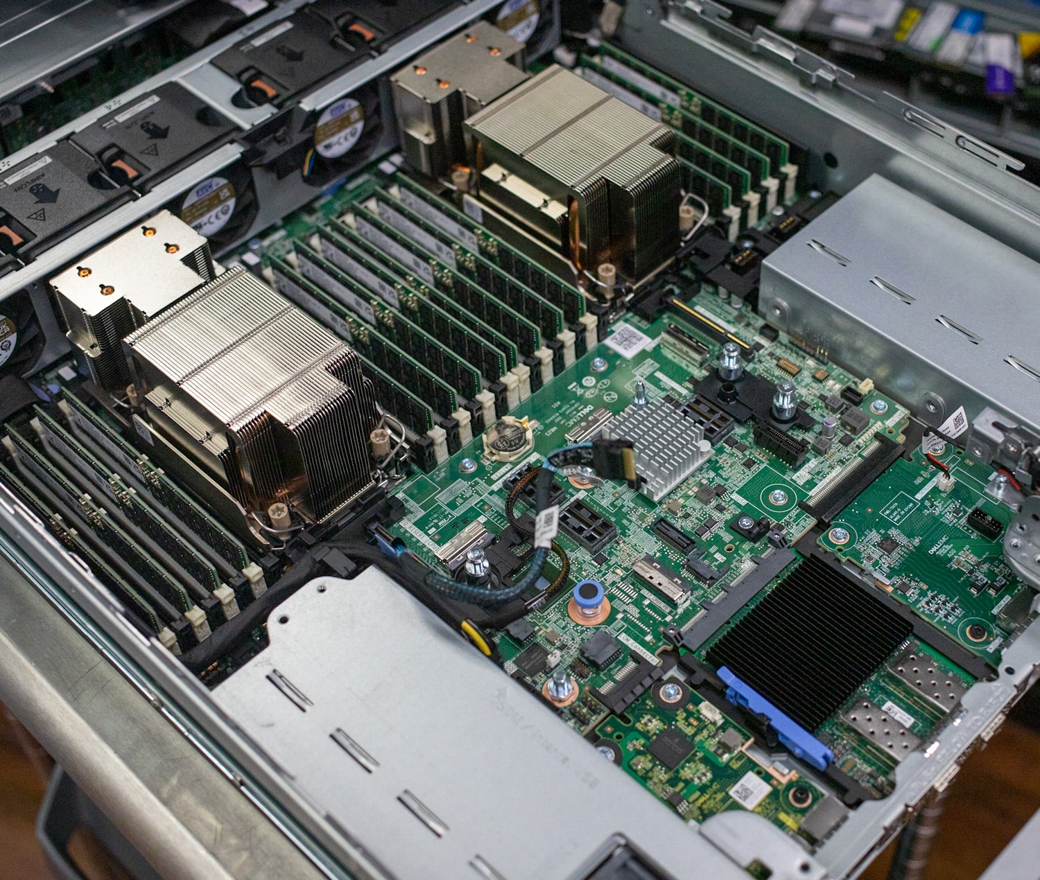 Dell PowerEdge R760 Interior Access