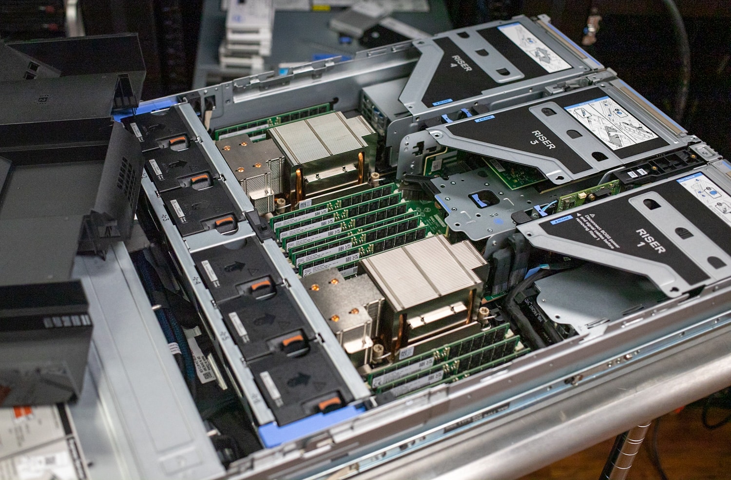 Intérieur du Dell PowerEdge R760