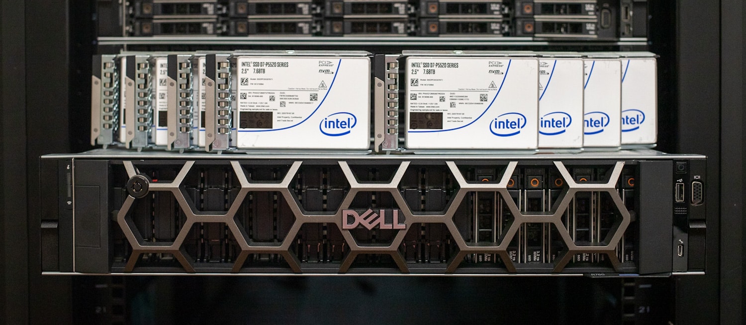 Dell PowerEdge Direct Drives vs PERC 12 Review StorageReview