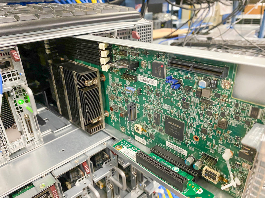 Supermicro Microcloud blade inserting