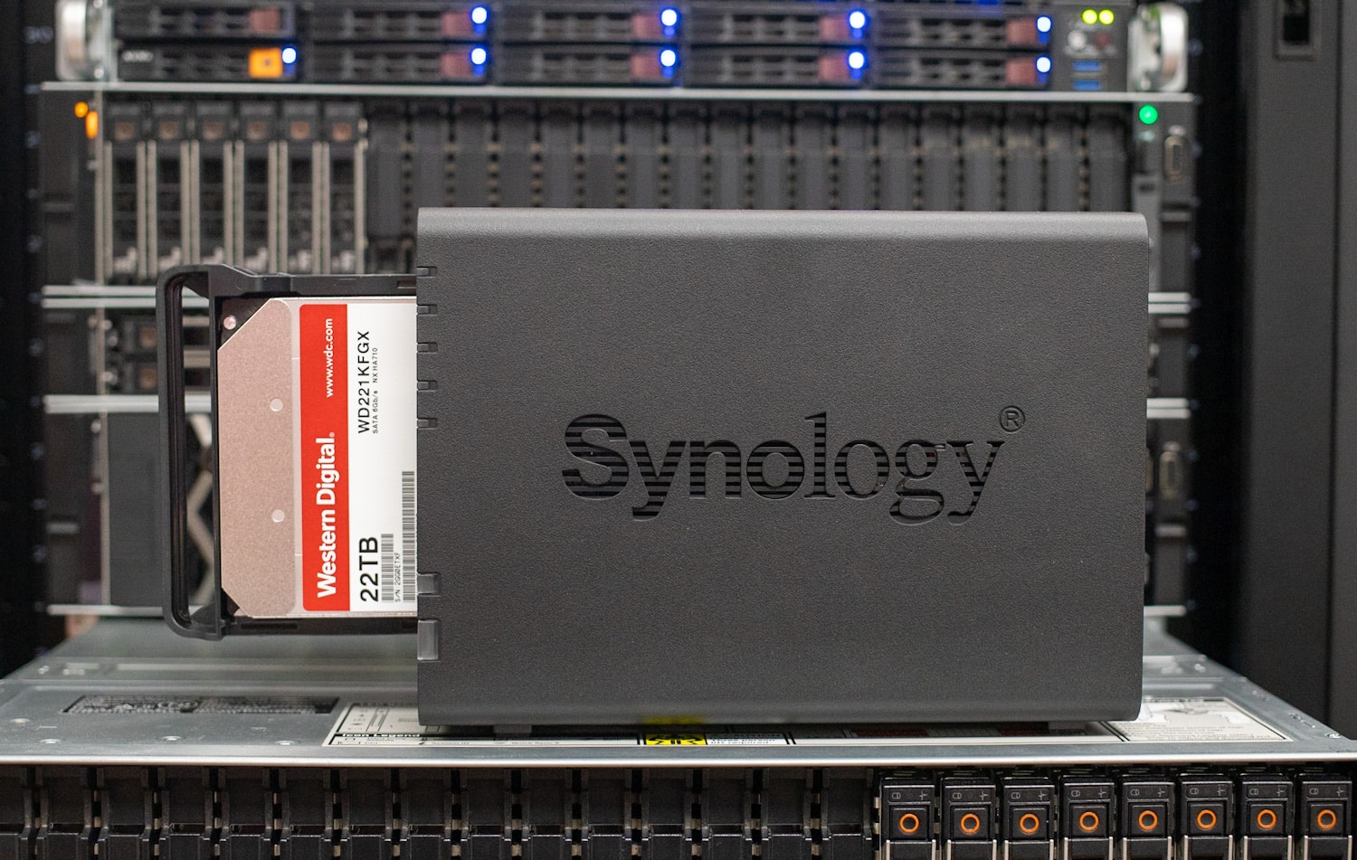 Lado Synology DS224+