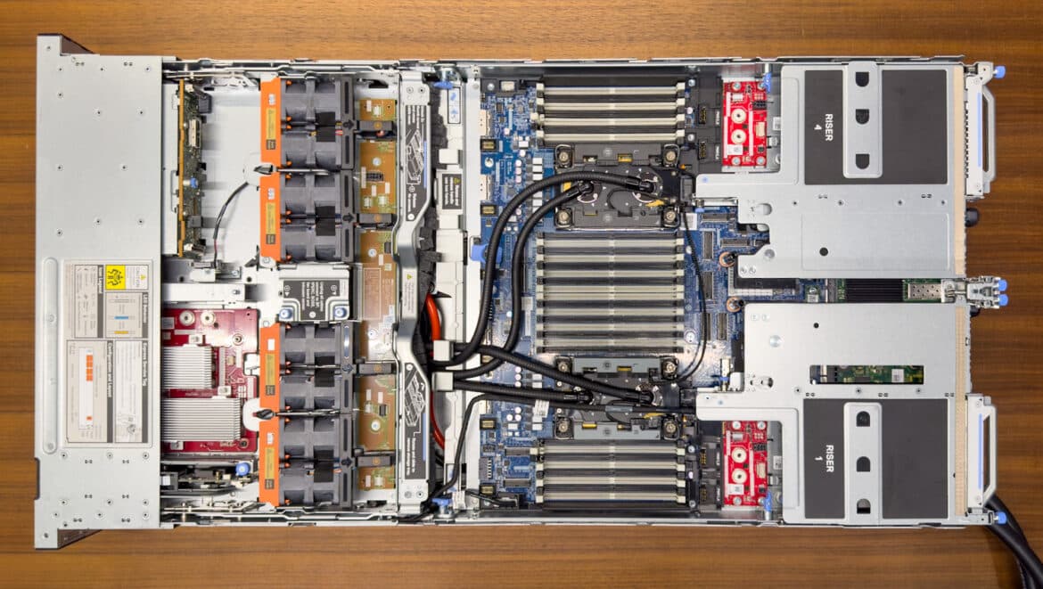 Dell PowerEdge XE9640 LiquidCooled GPU Server Deep Dive