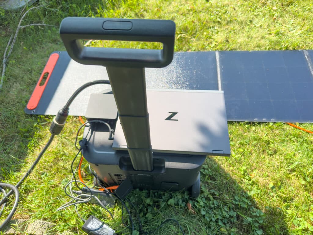 Test du kit générateur d'énergie Jackery Explorer 1000 Plus avec panneau  solaire et batterie externe