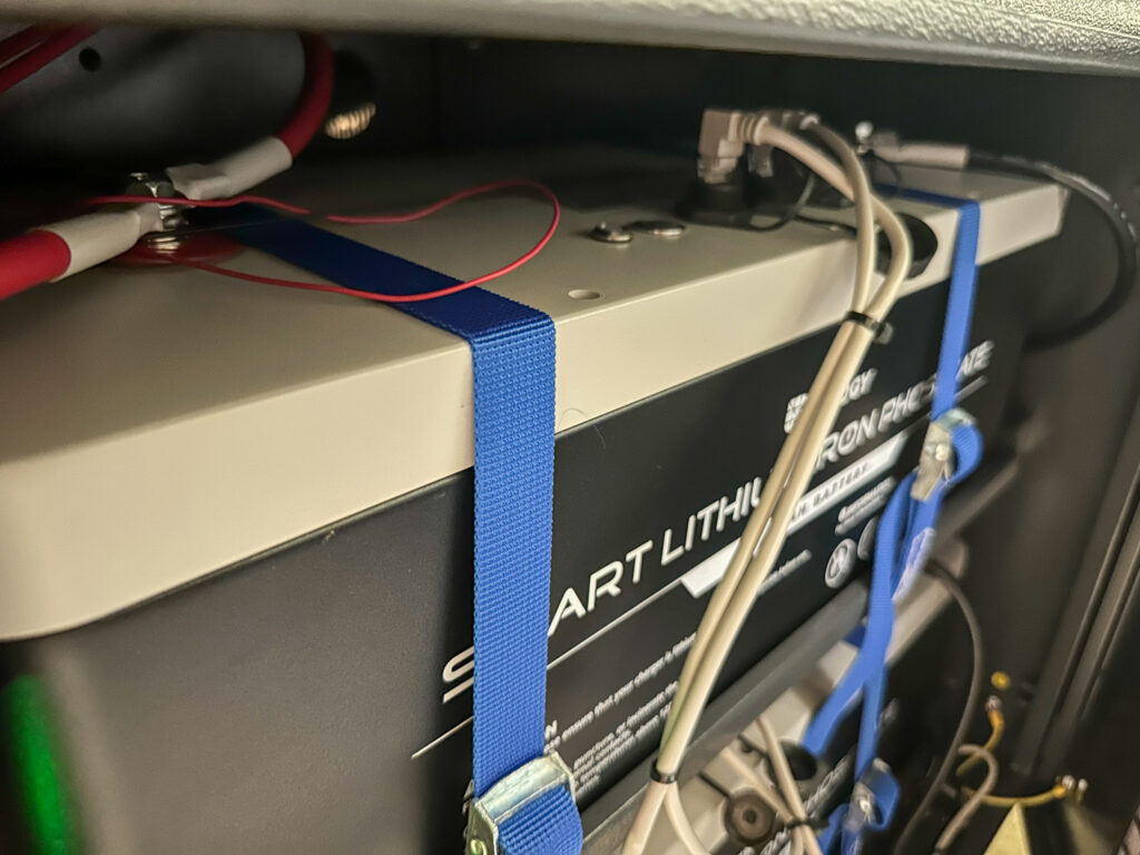 AlmacenamientoRevisión del UPS temporal para todo el hogar con batería inteligente Renogy Lycan 5000