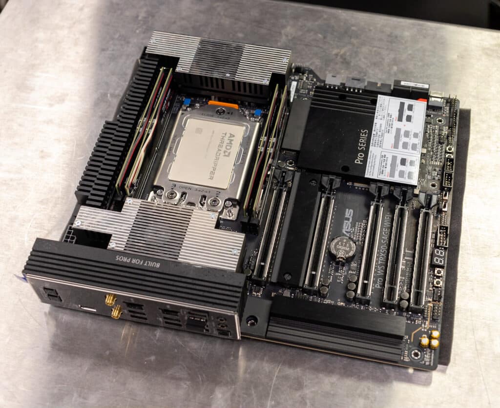 amd ryzen threadripper 7980X geïnstalleerd in Asus mobo